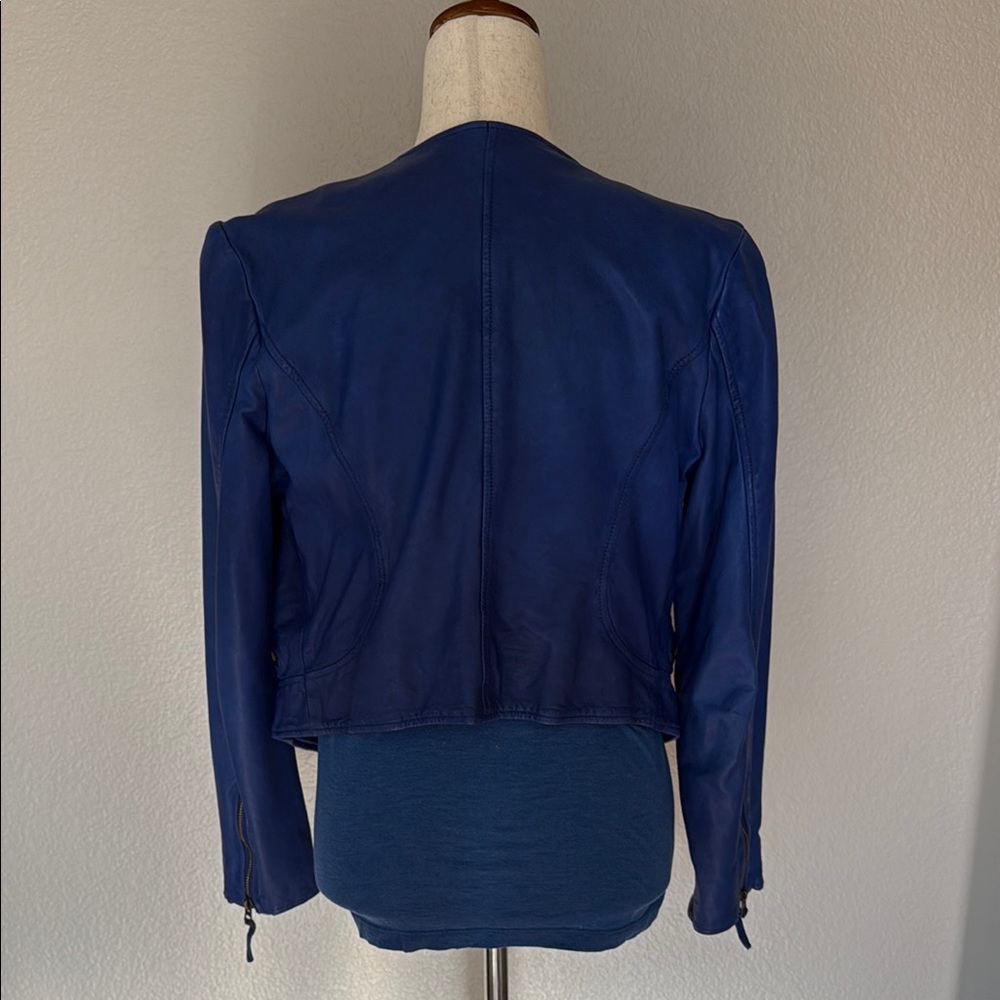Lucky Brand Blue Leather Jacket with V-Neck and Graphic Design - Picture 4 of 4